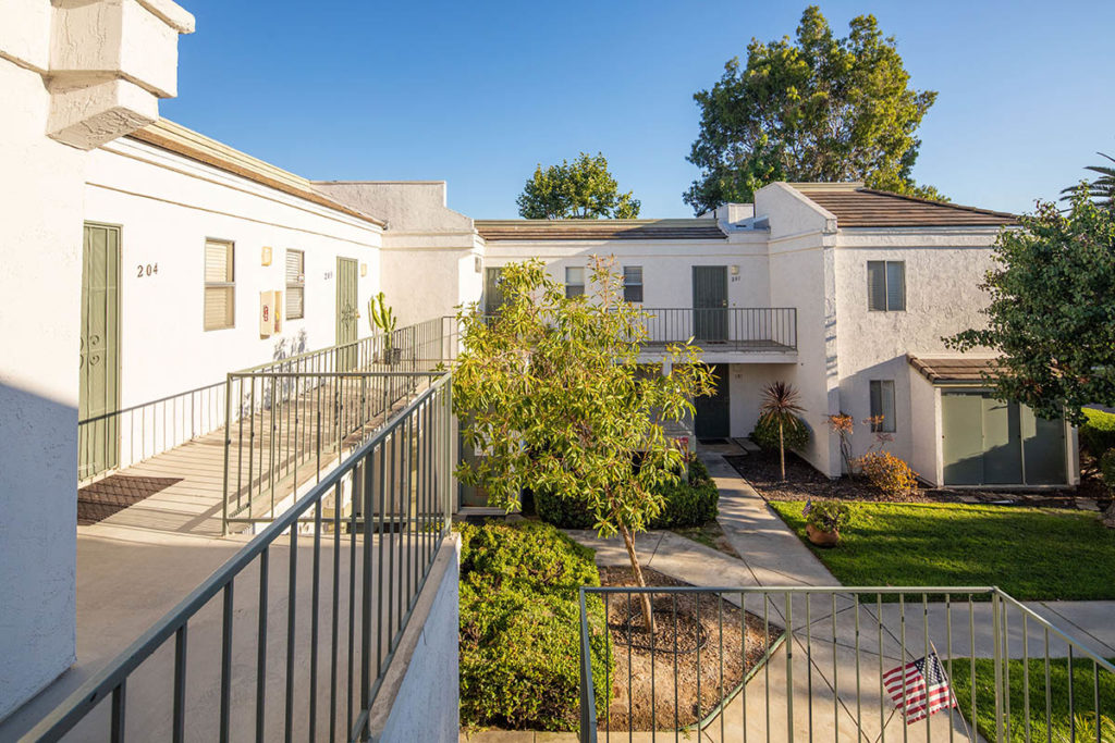 9TheSandsPowayApartmentsCourtyard The Sands Poway Apartment Homes